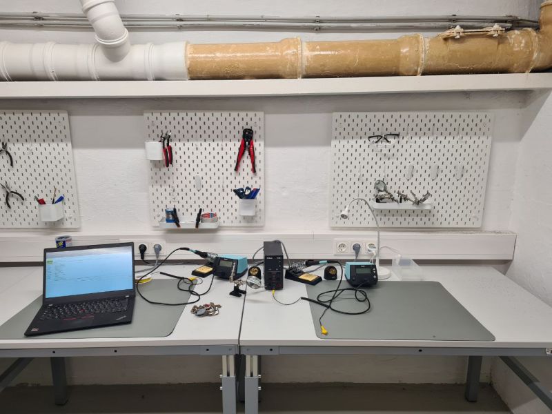 File:Soldering-Station.jpg